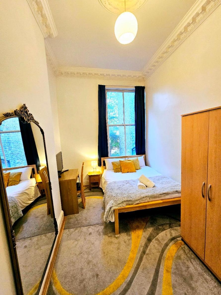 Charming Home With Private Balcony, On 1St Floor, With 2 Bathrooms, 3 Min Walk To Earl'S Court Station London Exterior photo