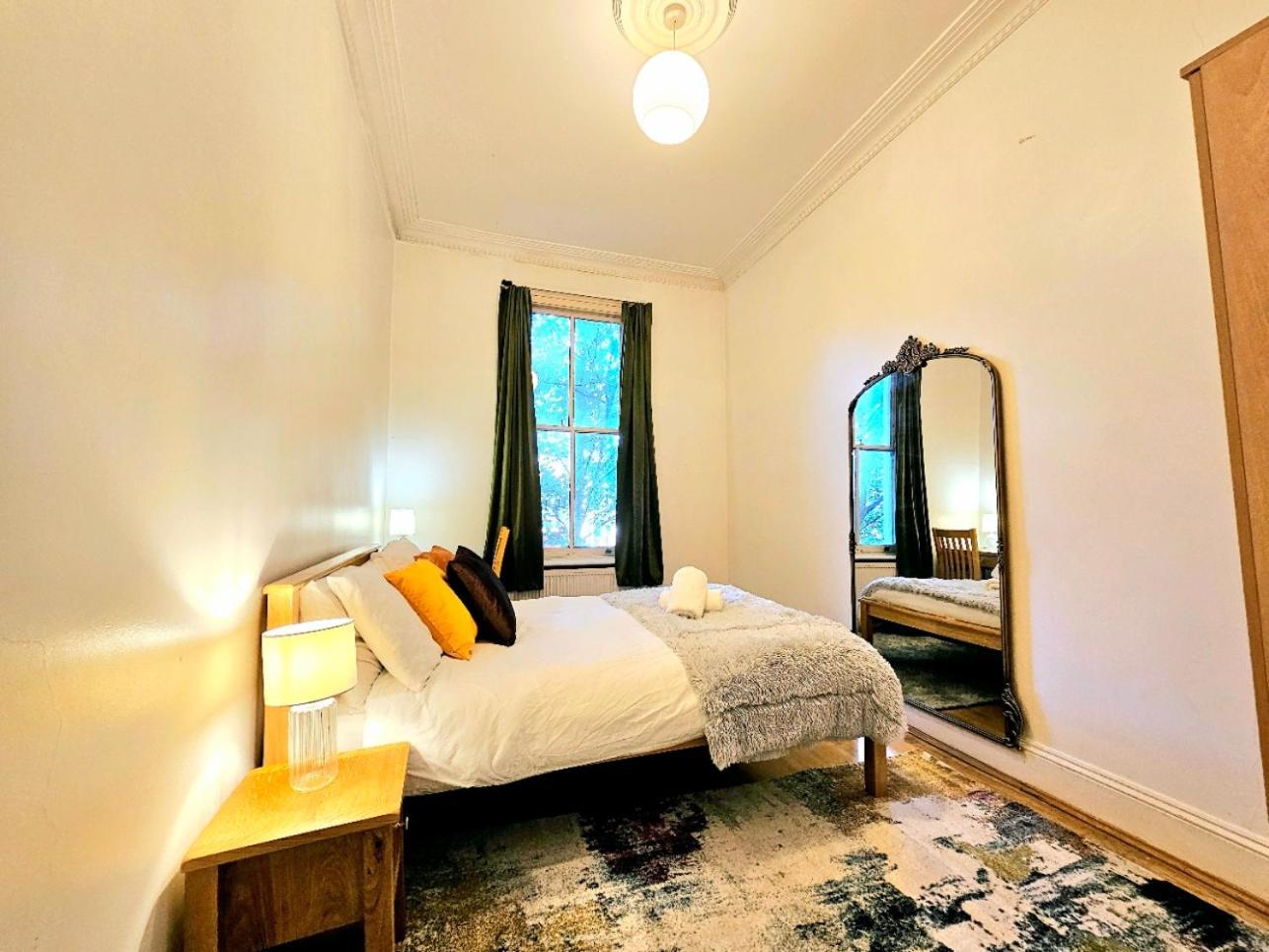 Charming Home With Private Balcony, On 1St Floor, With 2 Bathrooms, 3 Min Walk To Earl'S Court Station London Exterior photo