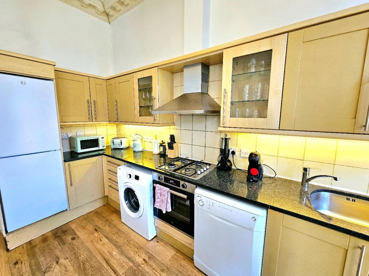 Charming Home With Private Balcony, On 1St Floor, With 2 Bathrooms, 3 Min Walk To Earl'S Court Station London Exterior photo