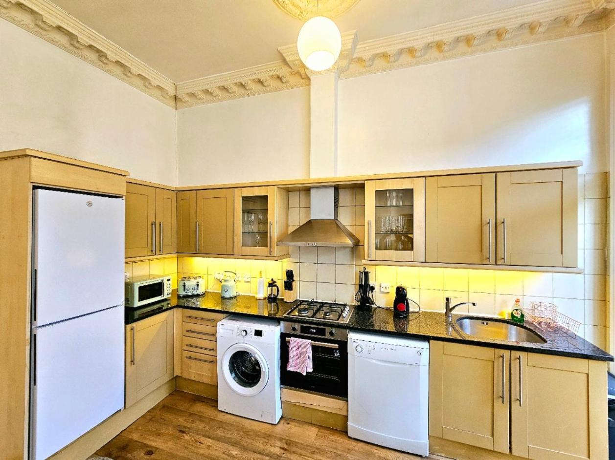 Charming Home With Private Balcony, On 1St Floor, With 2 Bathrooms, 3 Min Walk To Earl'S Court Station London Exterior photo